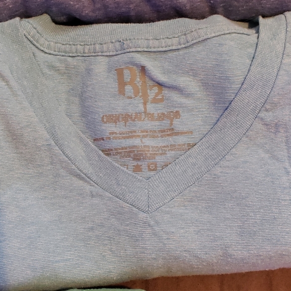 Stylish V Neck Colored tee shirts - Picture 5 of 6